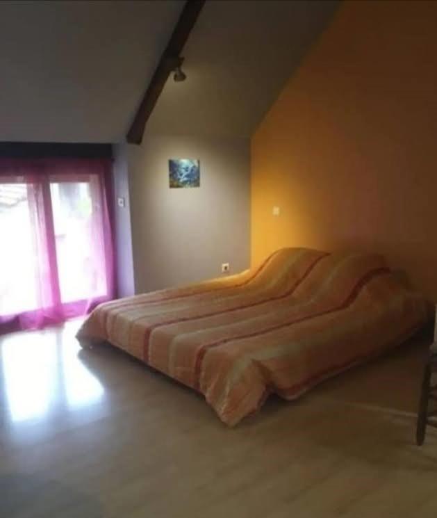 Chambre Chez L'Habitant Rueyres Esterno foto
