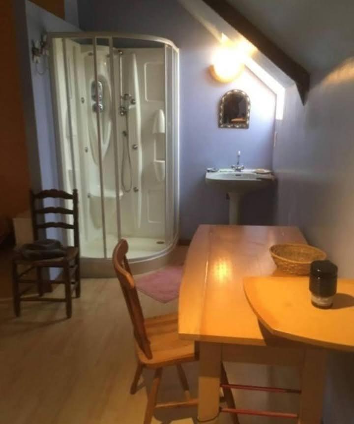 Chambre Chez L'Habitant Rueyres Esterno foto