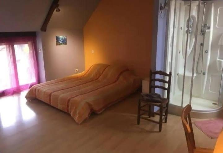 Chambre Chez L'Habitant Rueyres Esterno foto